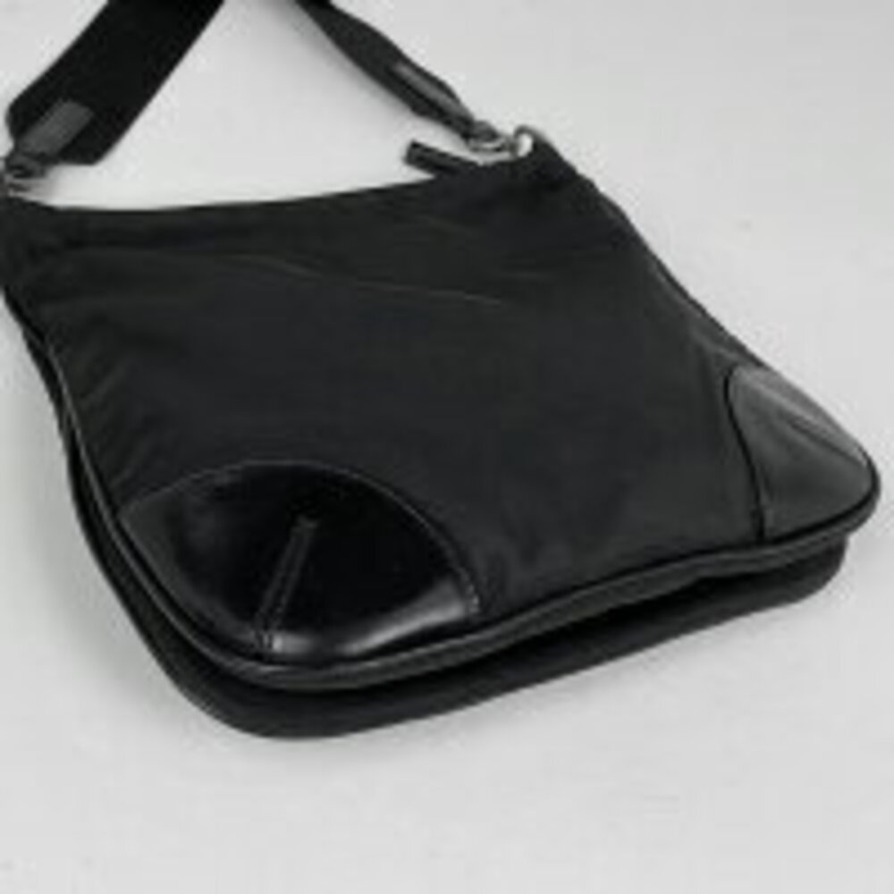 Prada logo plate Crossbody Bag black - Picture 2 of 6